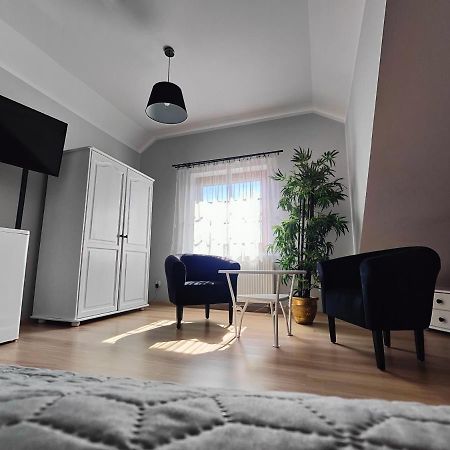 Pokoje Goscinne U Izy 톨크미코 외부 사진